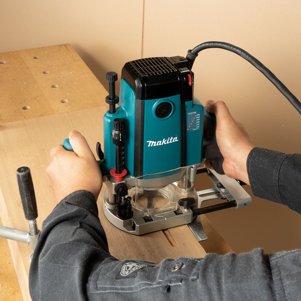 MAKITA električna glodalica RP2303FC08